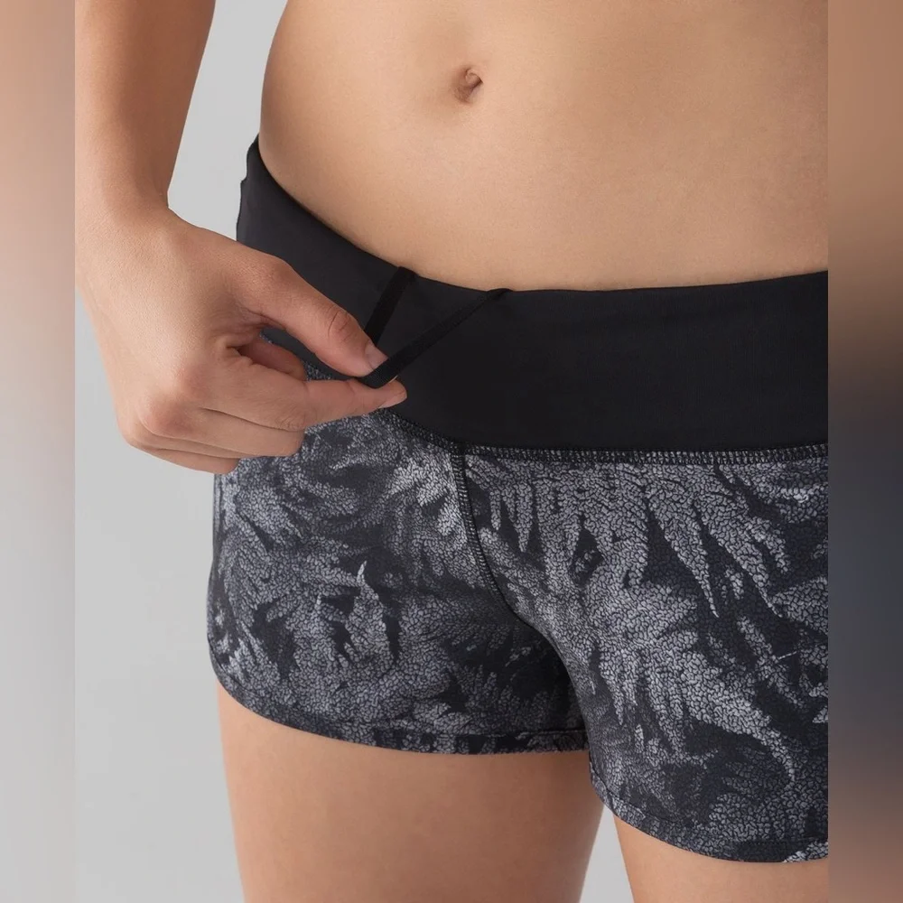 Lululemon Speed Short Kindred Spirit‎ Black Multi / Black W7A19S Size 4